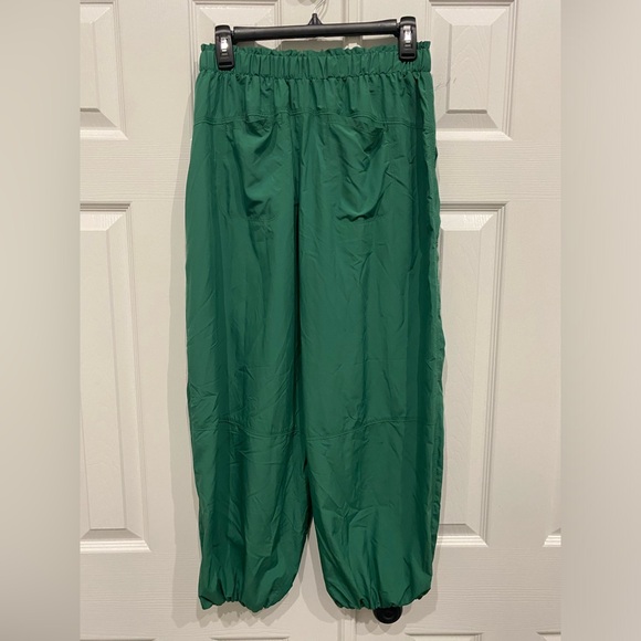 New! FP Movement Down to Earth Relaxed Fit Waterproof Cargo Pants Kelly Green XS - Picture 3 of 7